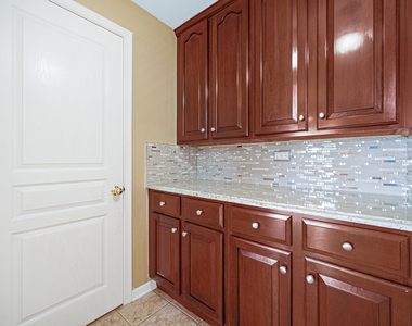 1044 Oakhill Drive - Photo Thumbnail 15