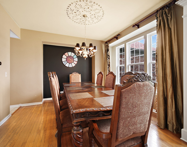 1044 Oakhill Drive - Photo Thumbnail 10