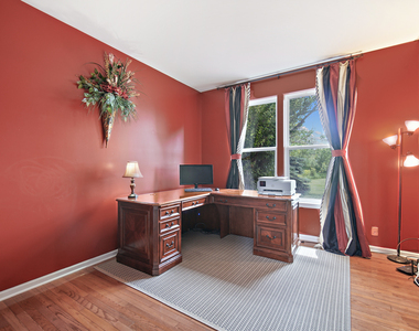 1044 Oakhill Drive - Photo Thumbnail 12
