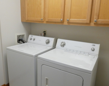 515 Freeman Avenue - Photo Thumbnail 6