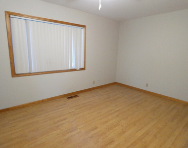 515 Freeman Avenue - Photo Thumbnail 7