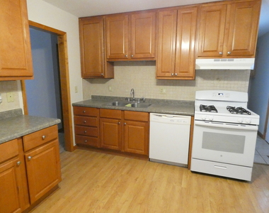 515 Freeman Avenue - Photo Thumbnail 2