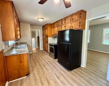 2612 Dawn Drive - Photo Thumbnail 5