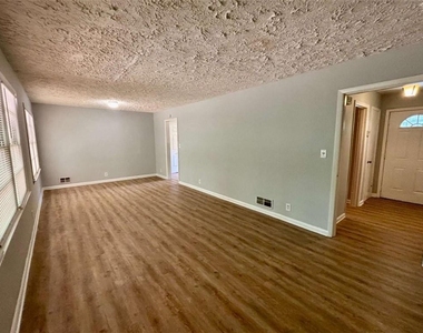 2612 Dawn Drive - Photo Thumbnail 3