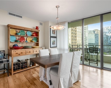 700 Park Regency Place Ne - Photo Thumbnail 4