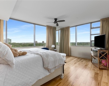 700 Park Regency Place Ne - Photo Thumbnail 15