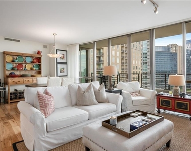 700 Park Regency Place Ne - Photo Thumbnail 1