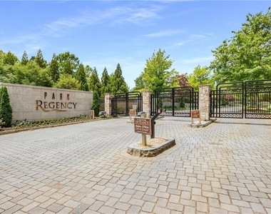700 Park Regency Place Ne - Photo Thumbnail 35