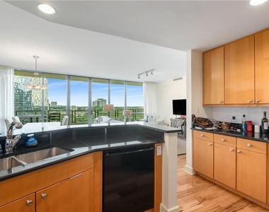 700 Park Regency Place Ne - Photo Thumbnail 9