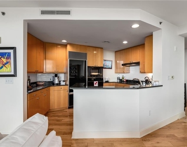 700 Park Regency Place Ne - Photo Thumbnail 7