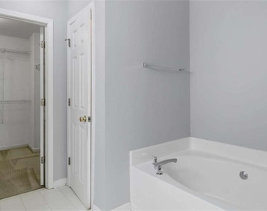 3522 Spring View Court - Photo Thumbnail 9