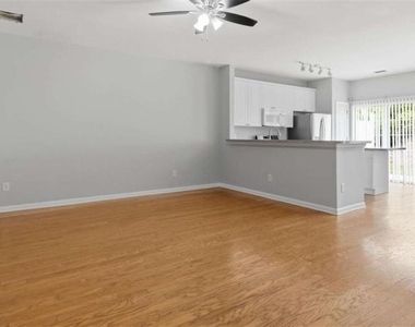 3522 Spring View Court - Photo Thumbnail 5