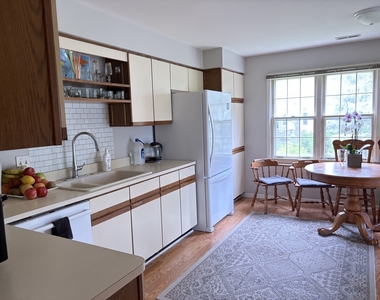 318 Dunham Place Commons - Photo Thumbnail 6