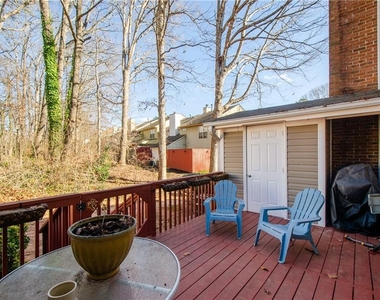 1066 Wedgewood Lane - Photo Thumbnail 15