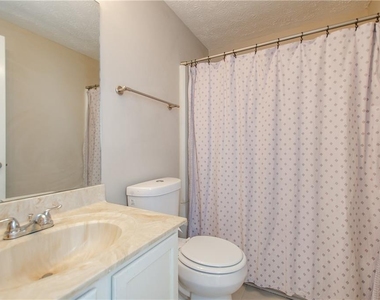 1066 Wedgewood Lane - Photo Thumbnail 14