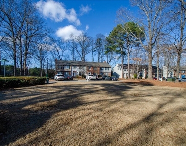 1066 Wedgewood Lane - Photo Thumbnail 20