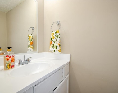 1066 Wedgewood Lane - Photo Thumbnail 12
