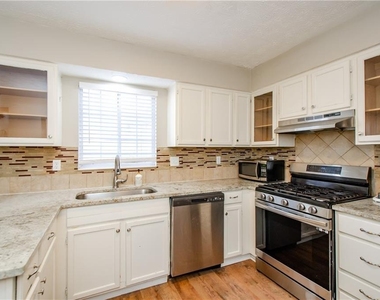 1066 Wedgewood Lane - Photo Thumbnail 6