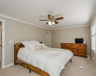 1066 Wedgewood Lane - Photo Thumbnail 9