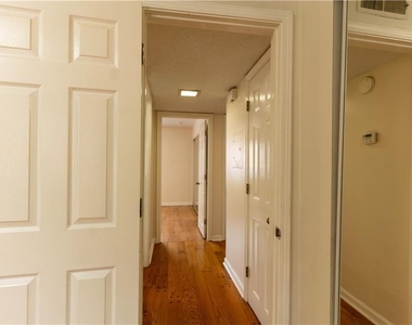 4266 Roswell Road Ne - Photo Thumbnail 9