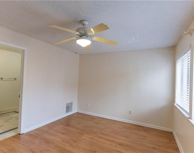 4266 Roswell Road Ne - Photo Thumbnail 5