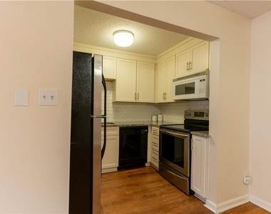 4266 Roswell Road Ne - Photo Thumbnail 2