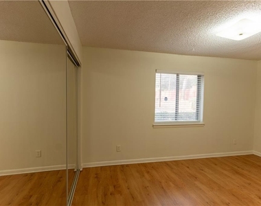 4266 Roswell Road Ne - Photo Thumbnail 8