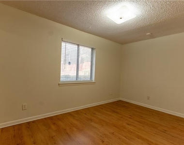 4266 Roswell Road Ne - Photo Thumbnail 7