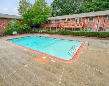 4266 Roswell Road Ne - Photo Thumbnail 14