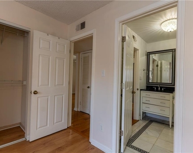 4266 Roswell Road Ne - Photo Thumbnail 6