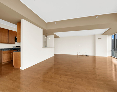 450 E Waterside Drive - Photo Thumbnail 5