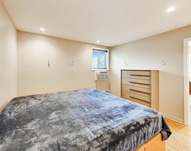 2722 Central Street - Photo Thumbnail 16