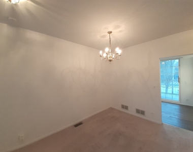 11 E Illinois Avenue - Photo Thumbnail 9
