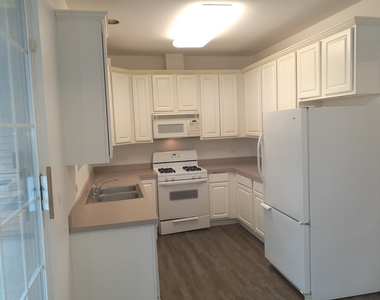 11 E Illinois Avenue - Photo Thumbnail 6