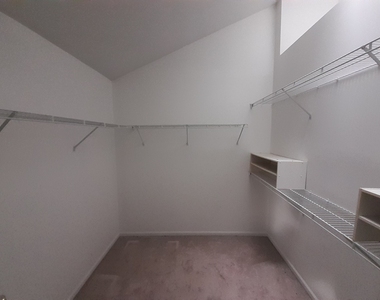 11 E Illinois Avenue - Photo Thumbnail 20