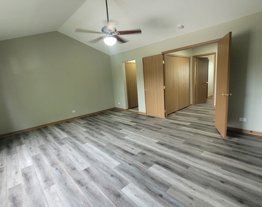 156 Castlewood Court - Photo Thumbnail 21