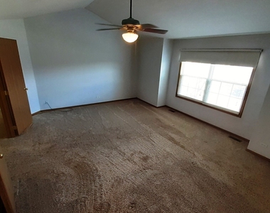 156 Castlewood Court - Photo Thumbnail 4