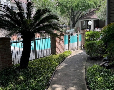 9707 Richmond Avenue - Photo Thumbnail 1