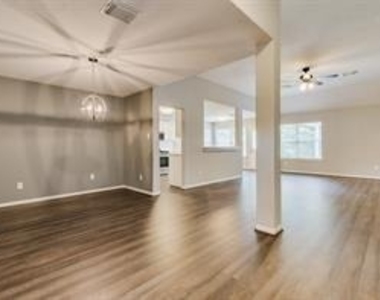 3210 Candlepine Drive - Photo Thumbnail 5