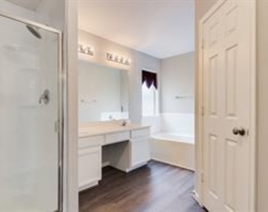 3210 Candlepine Drive - Photo Thumbnail 16