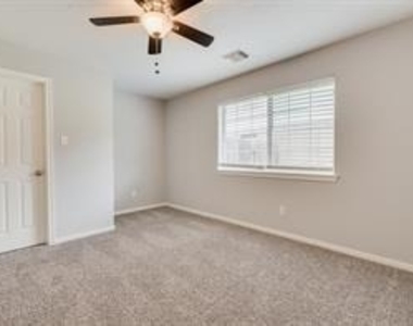 3210 Candlepine Drive - Photo Thumbnail 23