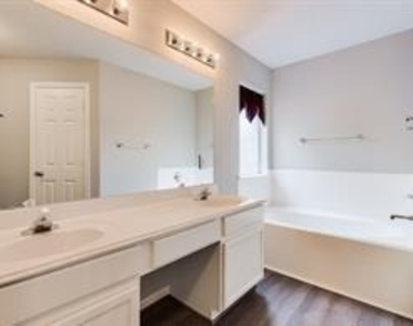 3210 Candlepine Drive - Photo Thumbnail 17
