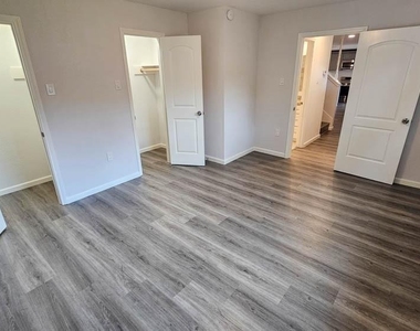 9327 Leader Street - Photo Thumbnail 13