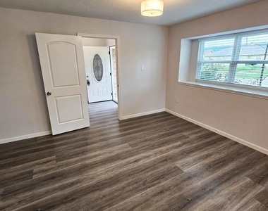 9327 Leader Street - Photo Thumbnail 6