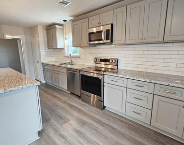 9327 Leader Street - Photo Thumbnail 11