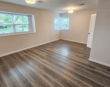 9327 Leader Street - Photo Thumbnail 7