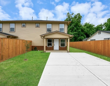 2430 Dolly Wright Street - Photo Thumbnail 4