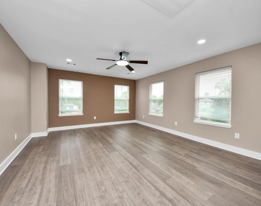 2430 Dolly Wright Street - Photo Thumbnail 28