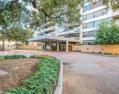 15 Greenway Plaza - Photo Thumbnail 2
