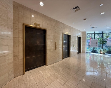 15 Greenway Plaza - Photo Thumbnail 5
